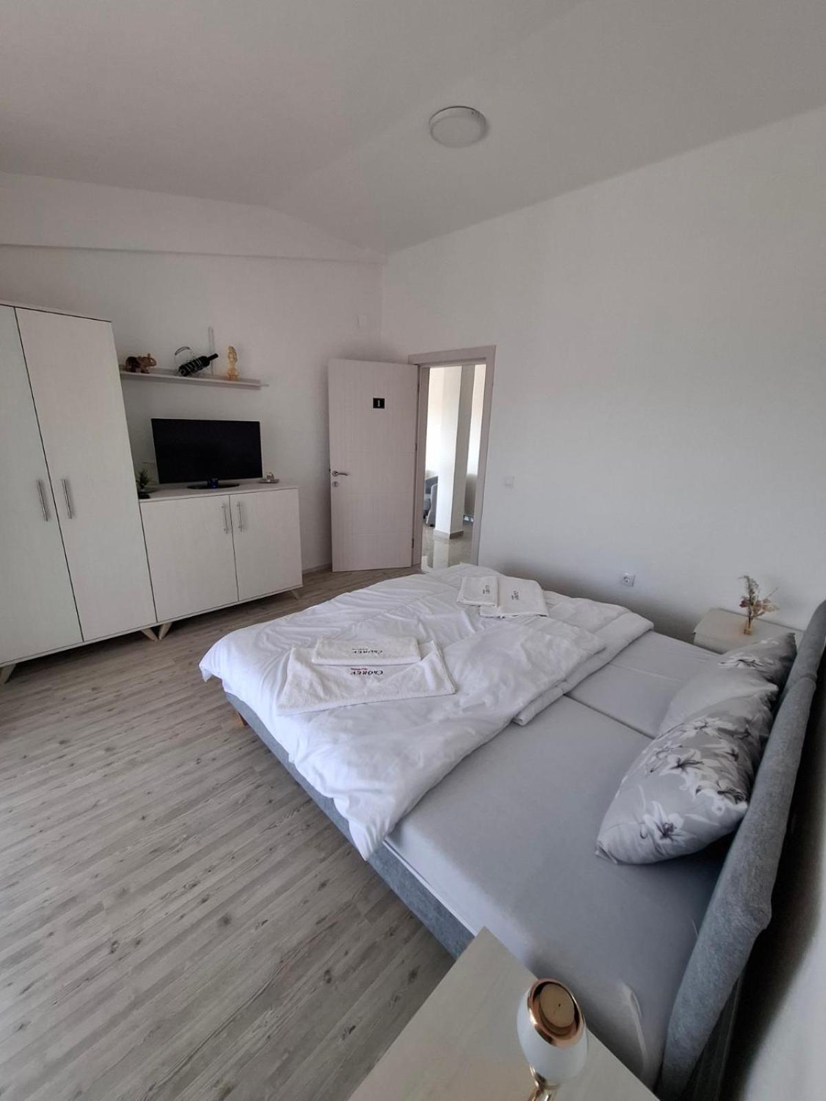 Chorev Apartments Valandovo Bagian luar foto