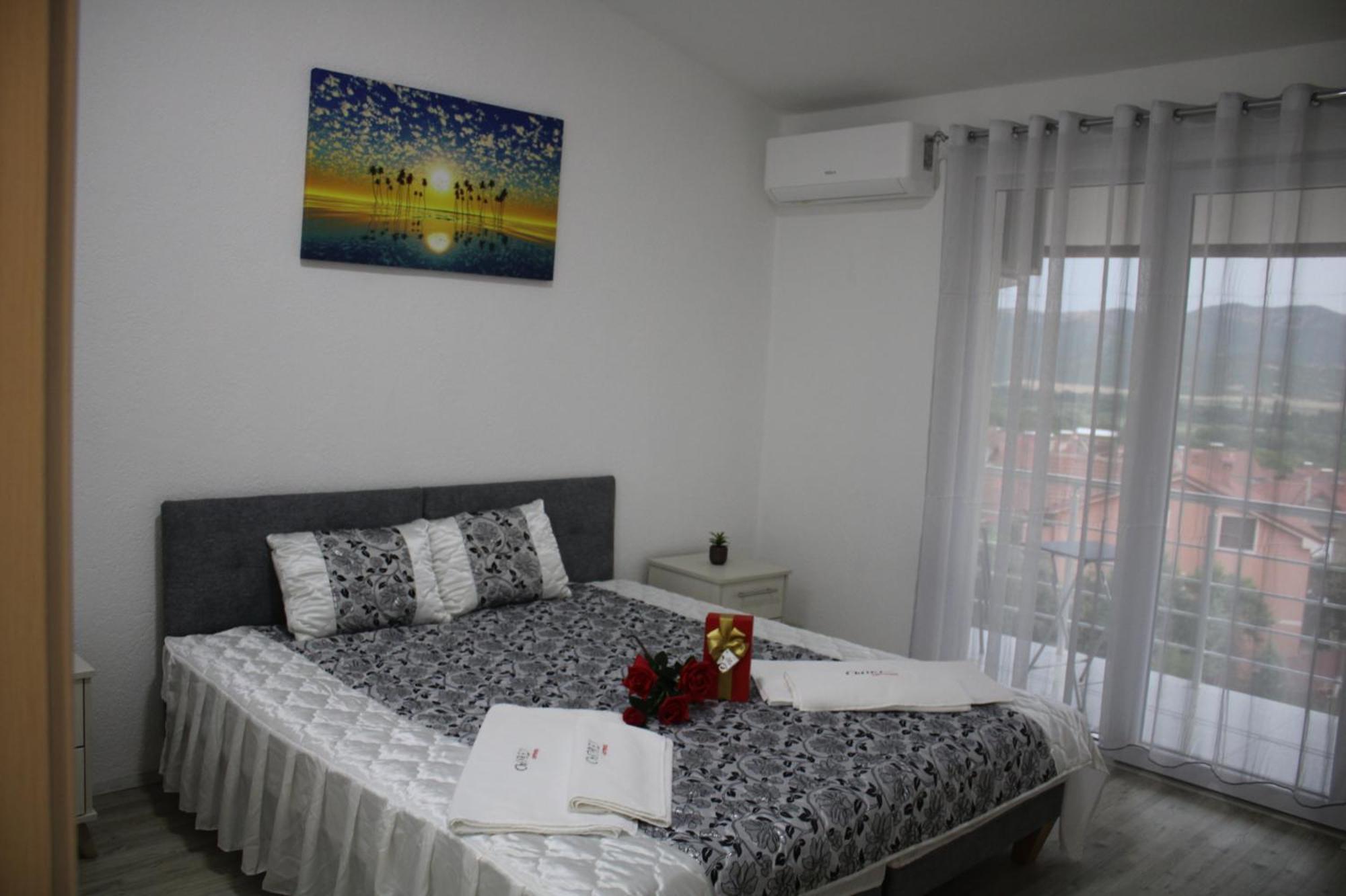 Chorev Apartments Valandovo Bagian luar foto